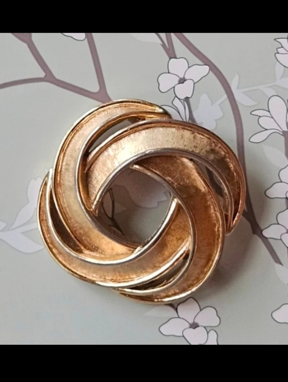Vintage Crown Trifari Gold Brooch